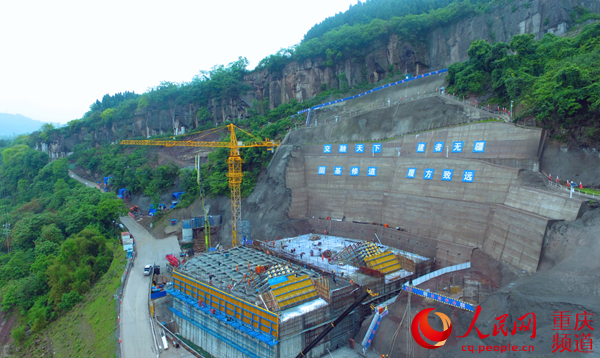 人民網報道：新田長江大橋最大規(guī)模澆筑工序順利完工